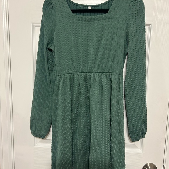 Dresses & Skirts - Green Long Sleeve Dress